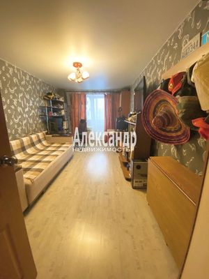 Продам трехкомнатную (3-комн.) квартиру, Заречная ул, 4, Сертолово г