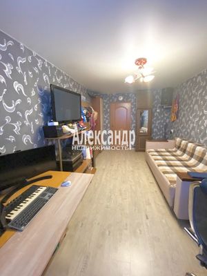 Продам трехкомнатную (3-комн.) квартиру, Заречная ул, 4, Сертолово г