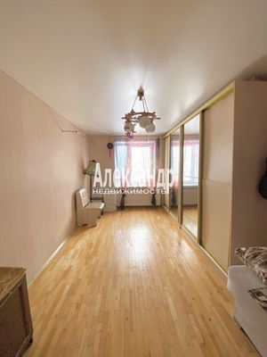 Продам трехкомнатную (3-комн.) квартиру, Заречная ул, 4, Сертолово г