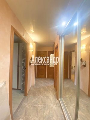 Продам трехкомнатную (3-комн.) квартиру, Заречная ул, 4, Сертолово г