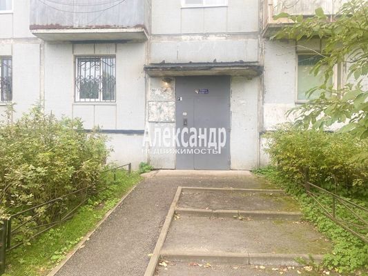 Продам трехкомнатную (3-комн.) квартиру, Заречная ул, 4, Сертолово г