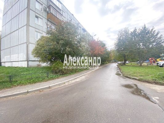 Продам трехкомнатную (3-комн.) квартиру, Заречная ул, 4, Сертолово г