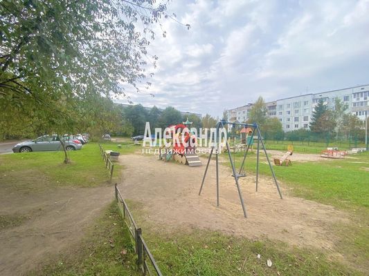Продам трехкомнатную (3-комн.) квартиру, Заречная ул, 4, Сертолово г