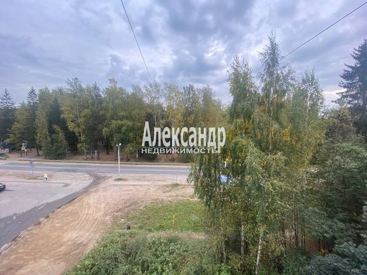 Продам трехкомнатную (3-комн.) квартиру, Заречная ул, 4, Сертолово г