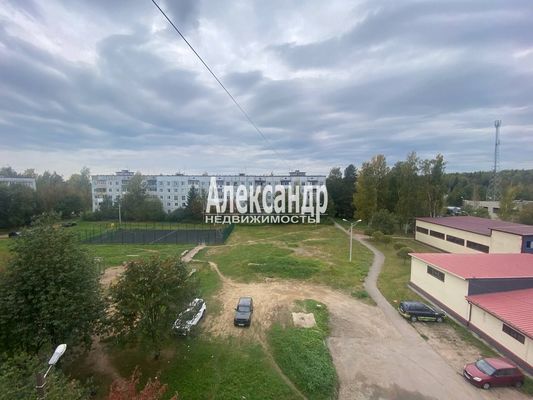 Продам трехкомнатную (3-комн.) квартиру, Заречная ул, 4, Сертолово г