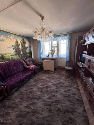 Продам трехкомнатную (3-комн.) квартиру, 34-й мкр, 29, Октябрьский г
