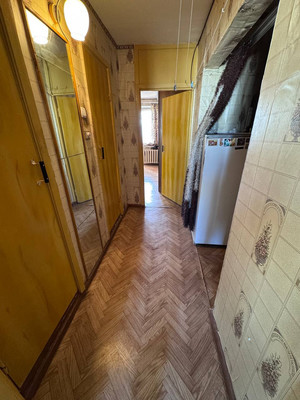 Продам трехкомнатную (3-комн.) квартиру, 34-й мкр, 29, Октябрьский г