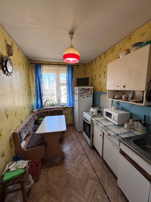 Продам трехкомнатную (3-комн.) квартиру, 34-й мкр, 29, Октябрьский г