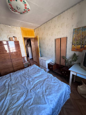 Продам трехкомнатную (3-комн.) квартиру, 34-й мкр, 29, Октябрьский г