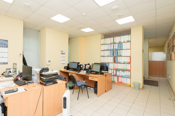 Продам торговое помещение 195,7 м2, Героев Стратосферы ул, 13, Воронеж г