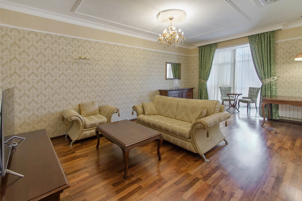 Продам трехкомнатную (3-комн.) квартиру, Театральная ул, 2, Воронеж г