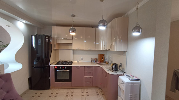 Продам трехкомнатную (3-комн.) квартиру, Западный пер, 2а, Волгодонск г