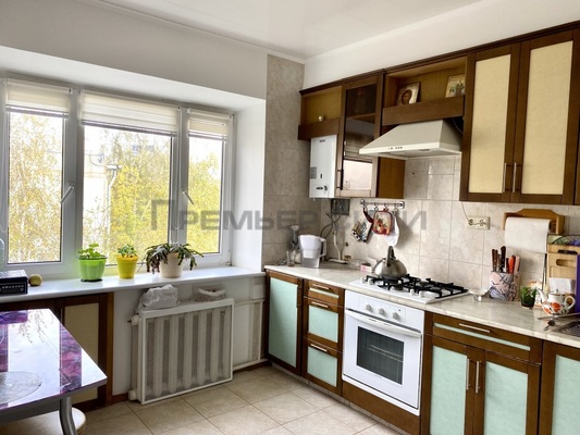 Продам трехкомнатную (3-комн.) квартиру, Октябрьская ул, 24, Калуга г
