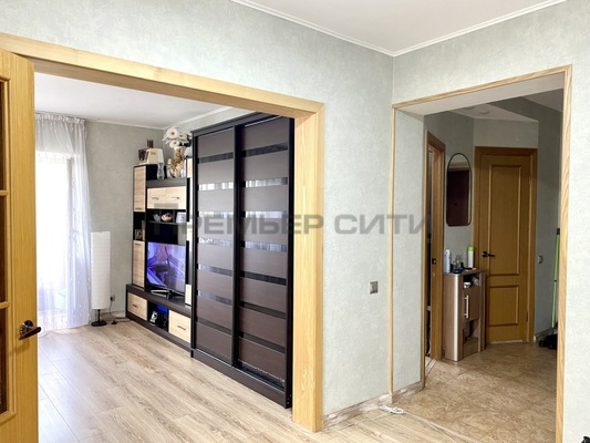 Продам трехкомнатную (3-комн.) квартиру, Октябрьская ул, 24, Калуга г
