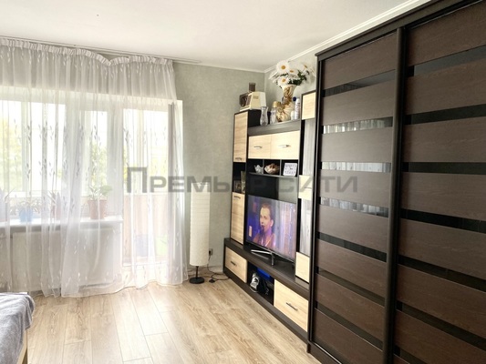 Продам трехкомнатную (3-комн.) квартиру, Октябрьская ул, 24, Калуга г