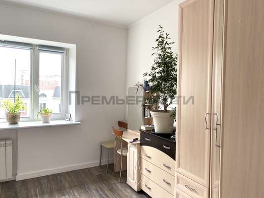 Продам трехкомнатную (3-комн.) квартиру, Октябрьская ул, 24, Калуга г