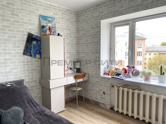 Продам трехкомнатную (3-комн.) квартиру, Октябрьская ул, 24, Калуга г