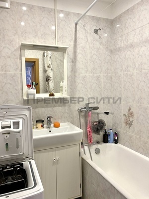 Продам трехкомнатную (3-комн.) квартиру, Октябрьская ул, 24, Калуга г