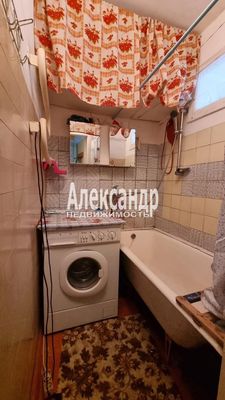 Продам двухкомнатную (2-комн.) квартиру, Строителей ул, 24, Кириши г