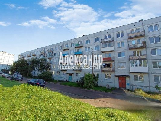 Продам трехкомнатную (3-комн.) квартиру, Лесной проезд, д. 17, Вещево поселок при железнодорожной стан п