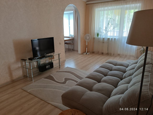 Продам трехкомнатную (3-комн.) квартиру, М.Морозова ул, 14, Ставрополь г