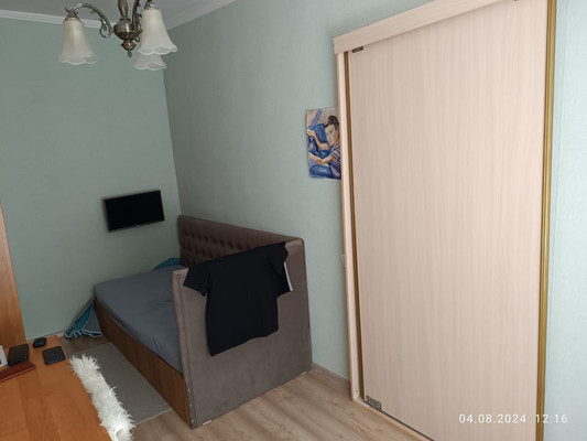 Продам трехкомнатную (3-комн.) квартиру, М.Морозова ул, 14, Ставрополь г