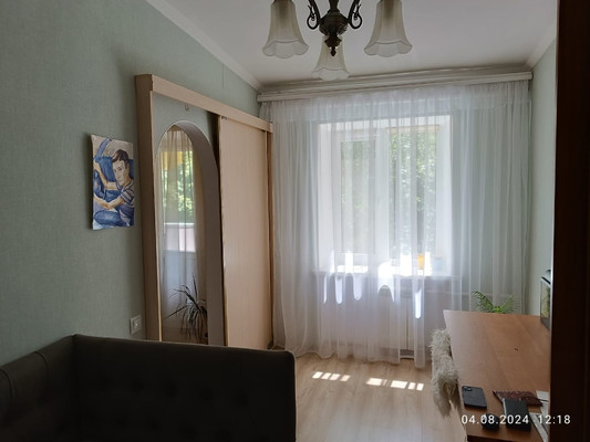 Продам трехкомнатную (3-комн.) квартиру, М.Морозова ул, 14, Ставрополь г