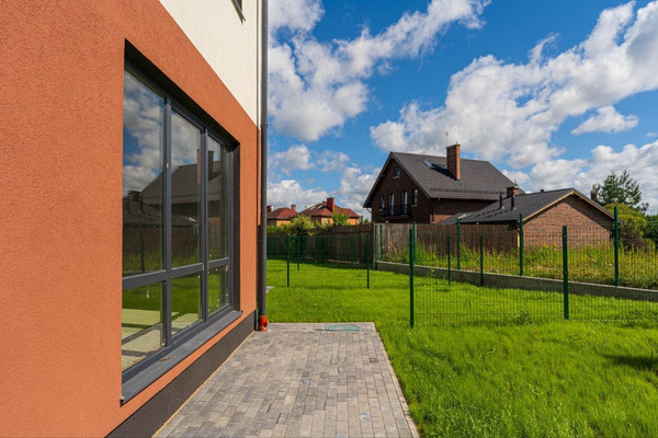 Продам таунхаус, Абрикосовая ул, 8, Малое Васильково п, 0 км от города