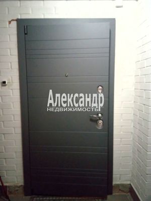 Продам трехкомнатную (3-комн.) квартиру, Заречная ул, 10, Парголово п