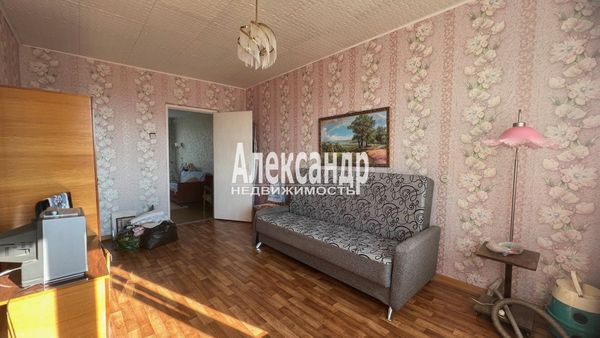 Продам трехкомнатную (3-комн.) квартиру, Лесная ул, 3, Светогорск г