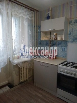 Продам двухкомнатную (2-комн.) квартиру, Шалавина ул, д. 49, Рощино гп