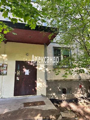 Продам трехкомнатную (3-комн.) квартиру, Димитрова ул, 7к2, Санкт-Петербург г