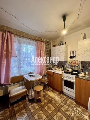 Продам трехкомнатную (3-комн.) квартиру, Миккели ул, 5, Луга г