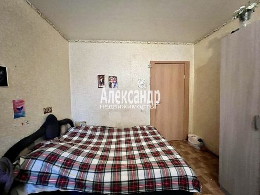 Продам трехкомнатную (3-комн.) квартиру, Миккели ул, 5, Луга г