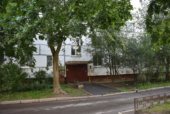 Продам однокомнатную (1-комн.) квартиру, Бумажников ул, 7, Коммунар г