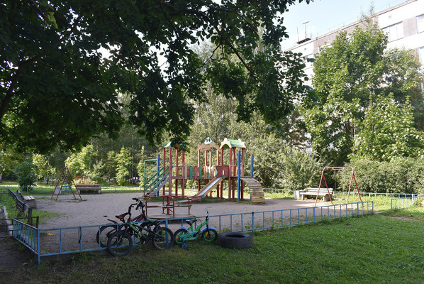 Продам однокомнатную (1-комн.) квартиру, Бумажников ул, 7, Коммунар г