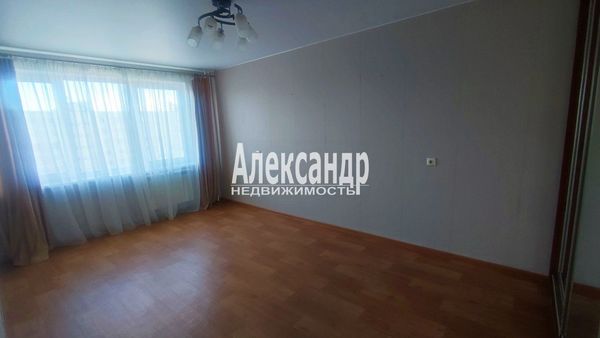 Продам трехкомнатную (3-комн.) квартиру, Новая ул, 7, Кировск г