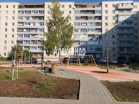 Продам двухкомнатную (2-комн.) квартиру, Красноармейская ул, 12, Светогорск г