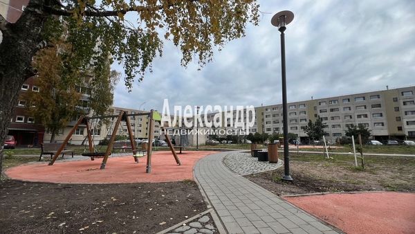 Продам двухкомнатную (2-комн.) квартиру, Красноармейская ул, 12, Светогорск г