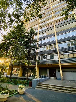 Продам трехкомнатную (3-комн.) квартиру, Вернадского пр-кт, 64А, Москва г