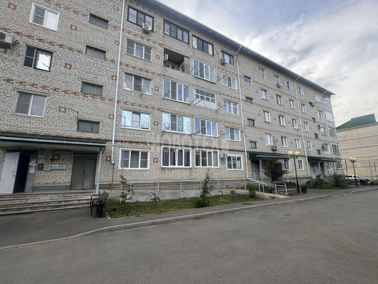 Продам трехкомнатную (3-комн.) квартиру, Заводская ул, 17, Майский п