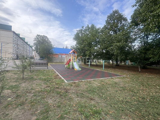 Продам трехкомнатную (3-комн.) квартиру, Заводская ул, 17, Майский п