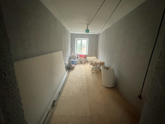 Продам трехкомнатную (3-комн.) квартиру, Заводская ул, 17, Майский п