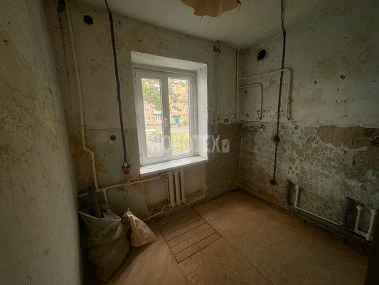 Продам трехкомнатную (3-комн.) квартиру, Заводская ул, 17, Майский п