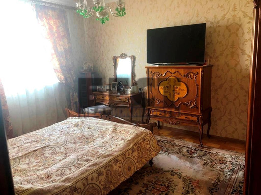 Продам трехкомнатную (3-комн.) квартиру, Ангелов пер, 13, Москва г