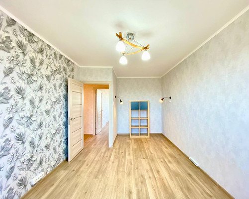 Продам трехкомнатную (3-комн.) квартиру, Кировоградская ул, 16к1, Москва г