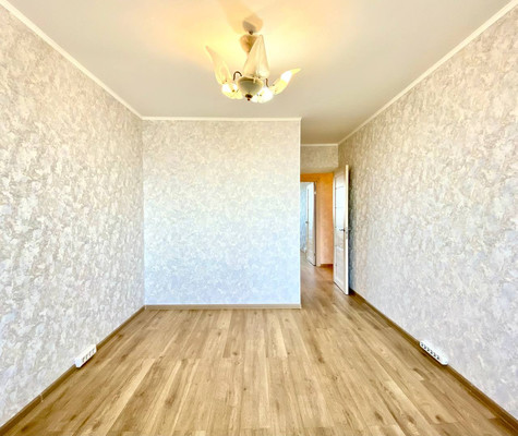 Продам трехкомнатную (3-комн.) квартиру, Кировоградская ул, 16к1, Москва г