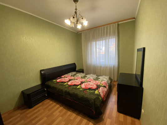 Продам трехкомнатную (3-комн.) квартиру, Мусы Джалиля ул, 9, Нижневартовск г