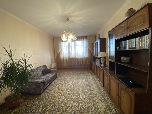 Продам трехкомнатную (3-комн.) квартиру, 60 лет Октября ул, 8, Нижневартовск г