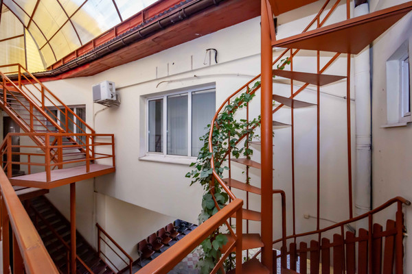Продам коммерческое помещение 627 м2, Маяковского ул, 10, Симферополь г